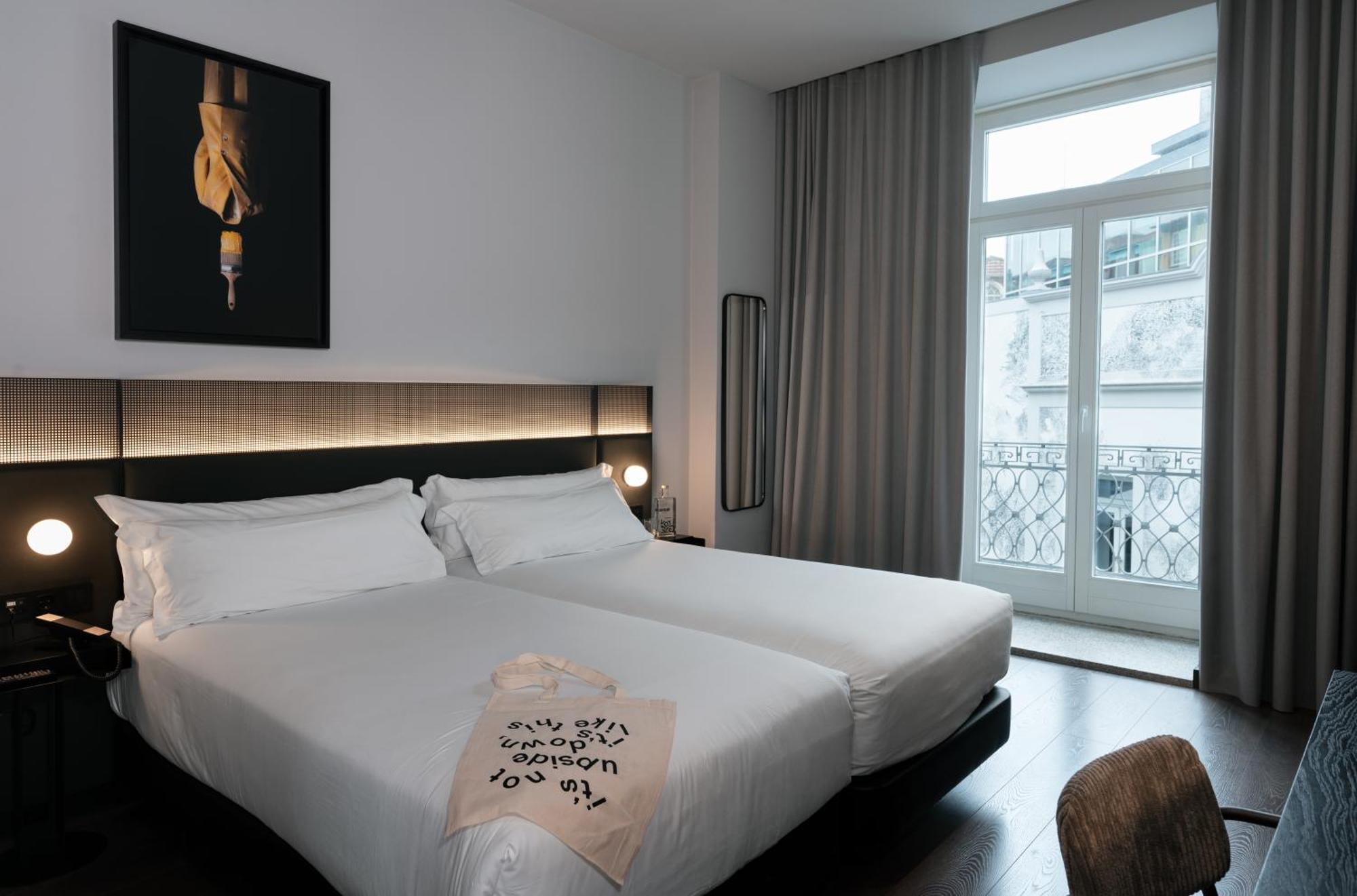 Deluxe Room City View with Balcony,1558431592:JPEG